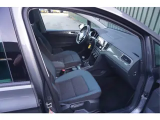 Foto 19 van Volkswagen Golf Sportsvan 1.5 TSI ACT 130pk + Carplay/ Airco/ Adapt.cruise/ Stoelverw./ Lage km.stan