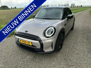 MINI 5-Deurs 1.5 Cooper 136 PK Business Edition Carplay PDC Enz