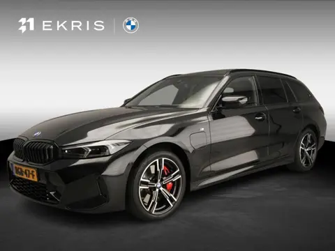 BMW 3 Serie Touring 330e | M-Sportpakket | LED | Navigatie | Panoramadak | SOH 100% | Sportstoelen |