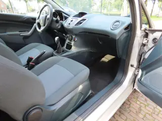 Foto 13 van Ford Fiesta 1.25 Limited Airco Stuurbekrachtiging