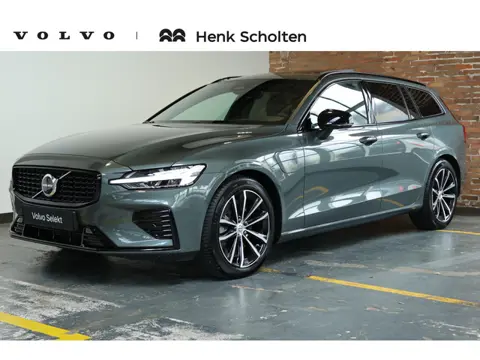 Volvo V60 T8 Plug-in hybrid AWD Plus Dark | Panoramadak | Trekhaak | Verwarmbare voorstoelen, achter