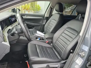 Foto 17 van Volkswagen Golf Variant 1.0 TSI Life | Airco | Leer | Adaptieve cruis controle | Getint glas | BTW |