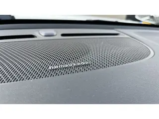 Foto 14 van Volvo XC40 Recharge P8 AWD R-Design | Warmtepomp | Lounge Pack (audio installatie premium, elektrisc