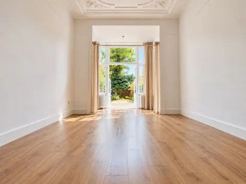 Woning aan de Laan van Meerdervoort te Den Haag