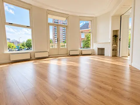 Woning aan de De Constant Rebecquestraat te Den Haag