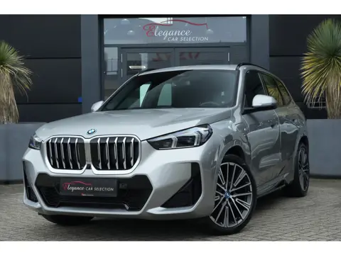 BMW X1 xDrive25e M Sport | 245PK | Pano | HUD | 360° | 20" | Keyless | Premium Pack | Travel Pack | 