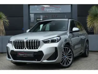 BMW X1 xDrive25e M Sport | 245PK | Pano | HUD | 360° | 20" | Keyless | Premium Pack | Travel Pack | 