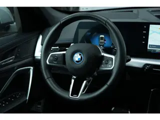 Foto 15 van BMW X1 xDrive25e M Sport | 245PK | Pano | HUD | 360° | 20" | Keyless | Premium Pack | Travel Pack |