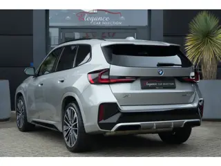 Foto 17 van BMW X1 xDrive25e M Sport | 245PK | Pano | HUD | 360° | 20" | Keyless | Premium Pack | Travel Pack |