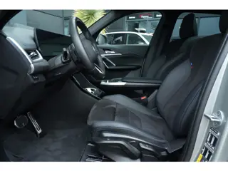Foto 20 van BMW X1 xDrive25e M Sport | 245PK | Pano | HUD | 360° | 20" | Keyless | Premium Pack | Travel Pack |