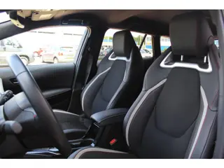 Foto 16 van Toyota Corolla Touring Sports 1.8 Hybrid GR-Sport Bi-Tone | Rijklaar | Trekhaak | Navi | Apple/Andro
