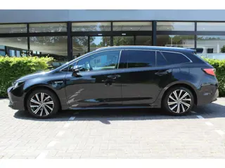 Foto 18 van Toyota Corolla Touring Sports 2.0 Hybrid Business Plus | Rijklaar | Apple/Android | Trekhaak | Stoel