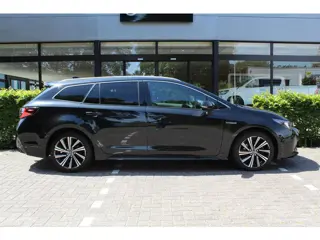 Foto 14 van Toyota Corolla Touring Sports 2.0 Hybrid Business Plus | Rijklaar | Apple/Android | Trekhaak | Stoel
