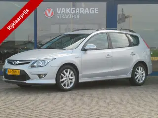Hyundai I30 CW 1.4i i-Motion, Climate control / Parkeersensoren / Cruise control + Limiter / 16' LMV