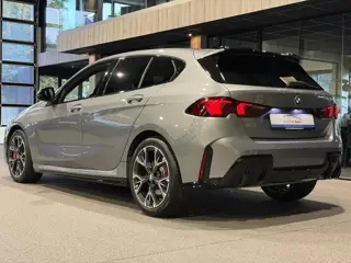 Foto 19 van BMW 1-serie 120 M Sport Design Edition Panoramadak | Stoelverwarming | Camera | Carplay