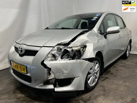 Toyota Auris 1.6-16V Luna Business - Schade