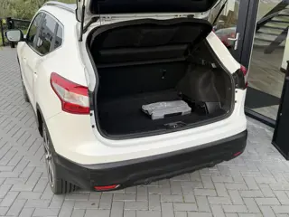 Foto 12 van Nissan QASHQAI 1.2 Visia Pano | Leer | Verw. stoelen | 360 camera