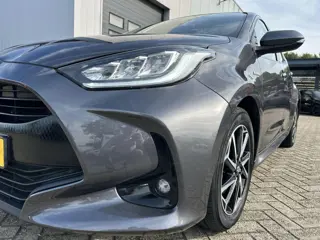 Foto 12 van Toyota Yaris 1.5 Hybrid First Edition | Rijklaar | Dealeronderhouden | Navigatie | Camera | Climate