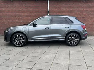 Foto 13 van Audi Q3 45 TFSI e S edition (bj 2023, automaat)