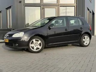 Foto 16 van Volkswagen Golf 1.6 FSI Business Clima | Cruise | Trekhaak | Super onderhouden