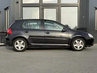 Foto 19 van Volkswagen Golf 1.6 FSI Business Clima | Cruise | Trekhaak | Super onderhouden