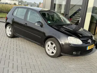 Foto 15 van Volkswagen Golf 1.6 FSI Business Clima | Cruise | Trekhaak | Super onderhouden