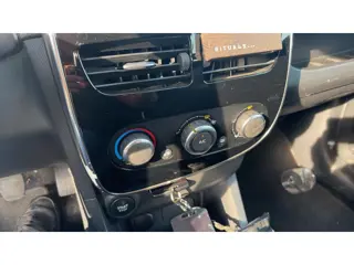 Foto 12 van Renault Clio 0.9 TCe Expression TREKHAAK / AIRCO / NAVI / BLUETOOTH / CRUISE / NL-AUTO