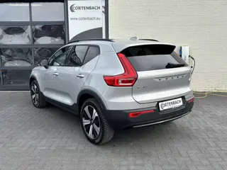 Foto 11 van Volvo XC40 1.5 T5 Plug-in hybrid Ultimate Dark | Zwenkbare trekhaak | Panoramadak | Blis | Memory |
