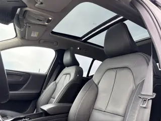Foto 16 van Volvo XC40 1.5 T5 Plug-in hybrid Ultimate Dark | Zwenkbare trekhaak | Panoramadak | Blis | Memory |