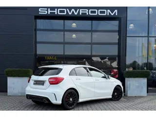 Foto 14 van Mercedes-Benz A-klasse 180 AMG, Panoramadak, Leder, Black Optic!