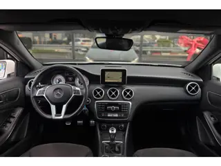 Foto 18 van Mercedes-Benz A-klasse 180 AMG, Panoramadak, Leder, Black Optic!