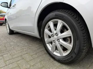 Foto 17 van Toyota Yaris 1.5 Full Hybrid Aspiration | Camera | Cruise Control | Navigatie