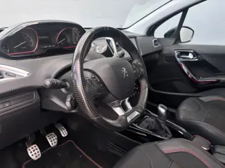 Foto 15 van Peugeot 2008 1.2 PureTech GT-line - Panorama Dak