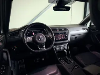 Foto 13 van Volkswagen Tiguan Allspace 1.5 TSI R-Line 7pers, Panodak, ACC, Trekhaak, BTW, Leer, 20", Sfeerverlic