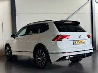 Foto 14 van Volkswagen Tiguan Allspace 1.5 TSI R-Line 7pers, Panodak, ACC, Trekhaak, BTW, Leer, 20", Sfeerverlic