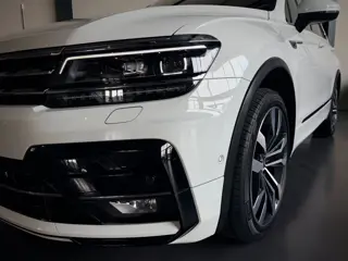 Foto 17 van Volkswagen Tiguan Allspace 1.5 TSI R-Line 7pers, Panodak, ACC, Trekhaak, BTW, Leer, 20", Sfeerverlic