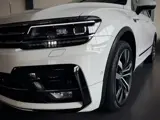 Foto 27 van Volkswagen Tiguan Allspace 1.5 TSI R-Line 7pers, Panodak, ACC, Trekhaak, BTW, Leer, 20", Sfeerverlic