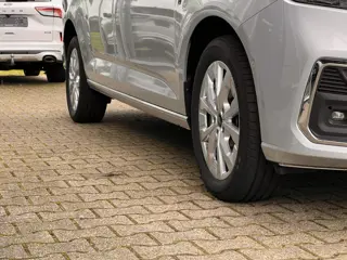 Foto 18 van Ford Transit Connect 1.5 EcoBoost PHEV L2 Limited 150 pk | DEMO | Laadvloerbescherming, hout,Driver