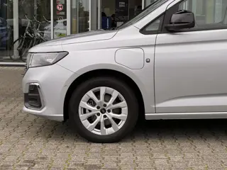 Foto 17 van Ford Transit Connect 1.5 EcoBoost PHEV L2 Limited 150 pk | DEMO | Laadvloerbescherming, hout,Driver