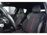 Foto 25 van Renault Clio 1.3 TCe R.S. Line | 131PK | Navigatie | Keyless entry/start | LED koplampen | Renault C