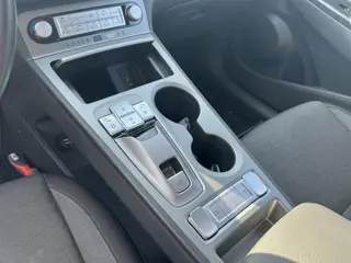 Foto 14 van HYUNDAI KONA EV COMFORT 64 kWh (99% SOH) I AUTOMAAT I TREKHAAK I APPLE CARPLAY I P-CAMERA