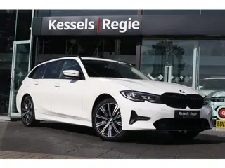 BMW 3 Serie Touring 320i Executive | El.Haak | Ambient | Stoelverwarming | CarPlay | Sensoren | 18” 