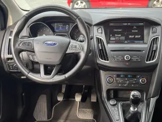 Foto 11 van Ford FOCUS Wagon 1.0 Titanium Edition | Winter Pack! | Navi
