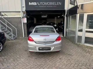 Foto 16 van Opel Astra TwinTop 1.8 Cosmo/1 jr APK/ Camera/Nap/LM Velgen//Mooie auto!