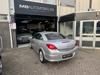 Foto 15 van Opel Astra TwinTop 1.8 Cosmo/1 jr APK/ Camera/Nap/LM Velgen//Mooie auto!