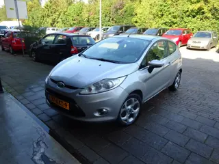 Foto 11 van Ford Fiesta 1.25 Titanium MET APK AIRCO WERKT