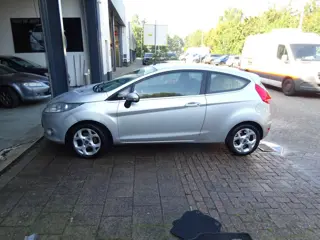 Foto 12 van Ford Fiesta 1.25 Titanium MET APK AIRCO WERKT