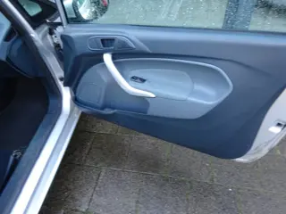 Foto 16 van Ford Fiesta 1.25 Titanium MET APK AIRCO WERKT