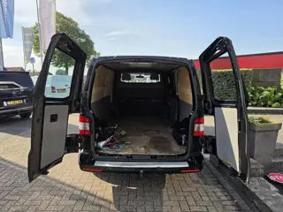 Foto 16 van Volkswagen Transporter 2.0 TDI L2-H1 Comfortline Automaat 141 PK * NAP * MARGE *
