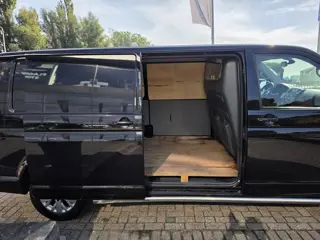 Foto 18 van Volkswagen Transporter 2.0 TDI L2-H1 Comfortline Automaat 141 PK * NAP * MARGE *